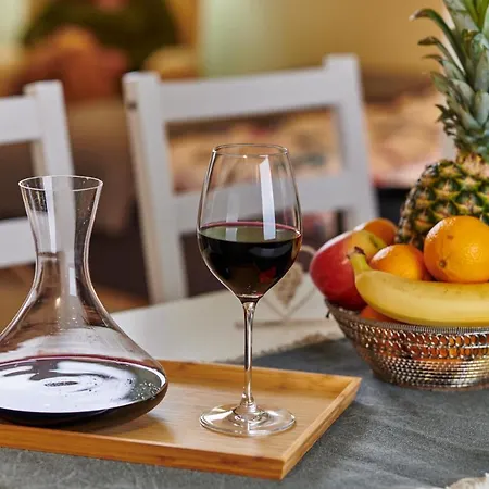 - Apartmanik アパート