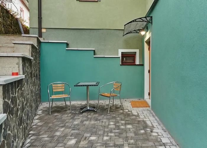 - Apartmanik Apartment